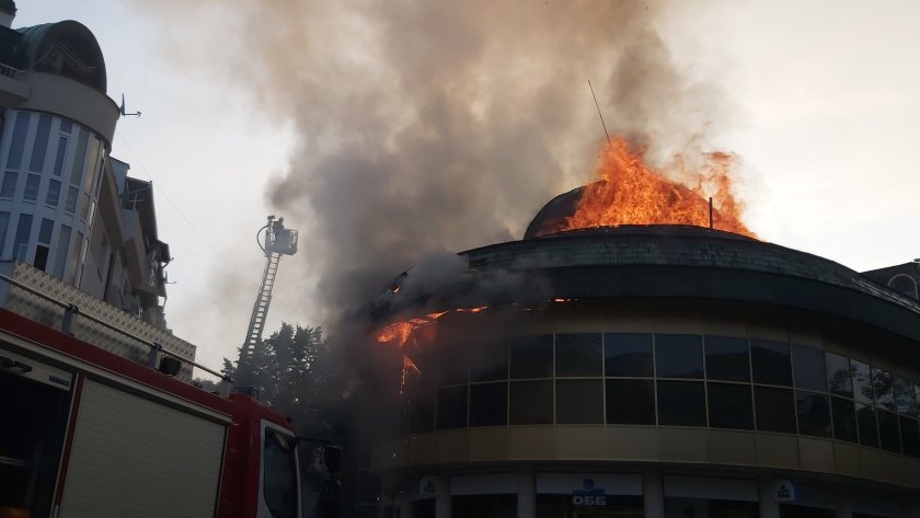 пожар гори центъра благоевград снимки
