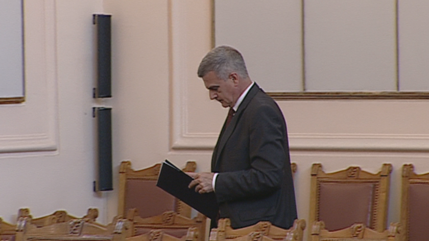 Извънредно изслушване на премиера и още трима министри в парламента