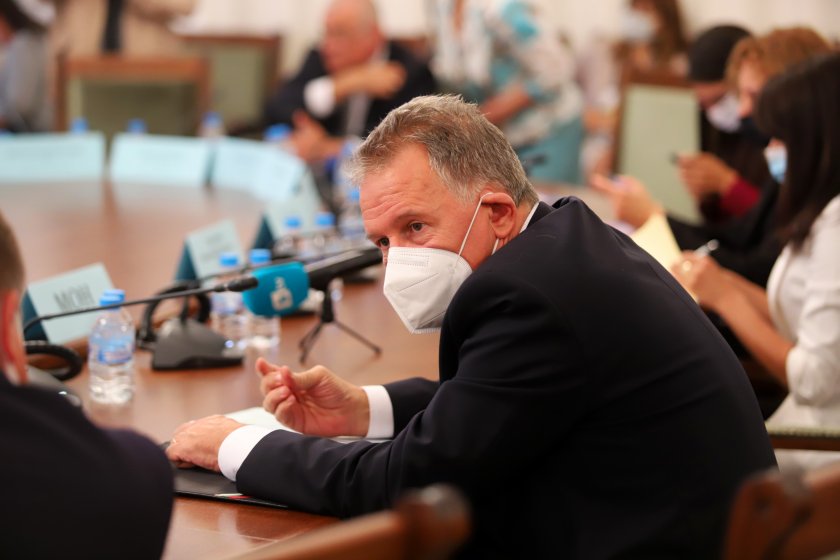 Министър Кацаров: Последното място по ваксинация води до първо по смъртност