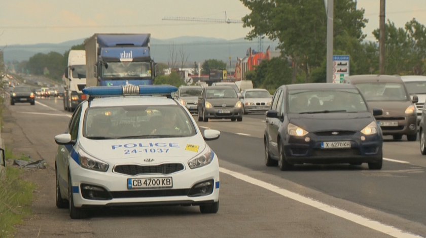 Интензивен трафик се наблюдава днес на магистралите Тракия, Струма и