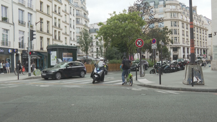 В Париж влезе в сила ограничение за скоростта.Автомобилите във френската