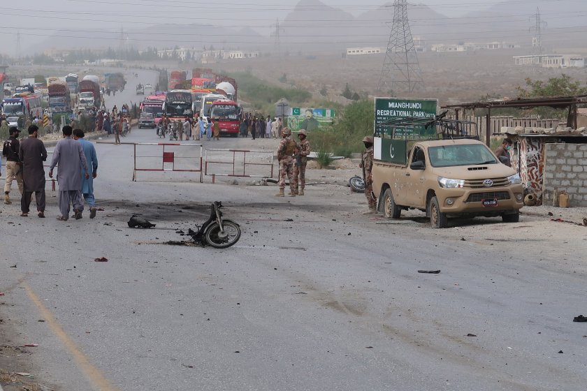 три жертви ранени самоубийствен атентат пакистан