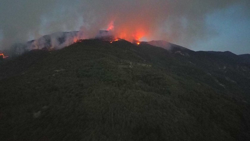 Потушен е пожарът над Югово и Нареченски бани в Родопите