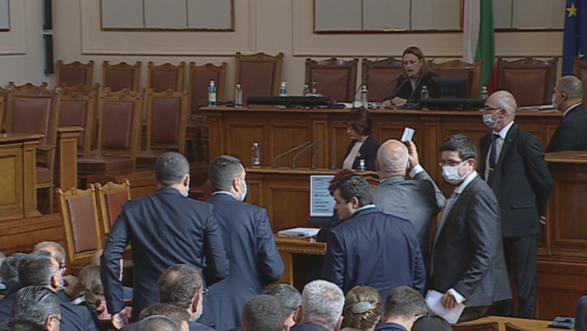 Втори ден скандали в парламента около закона за НСО. Втори