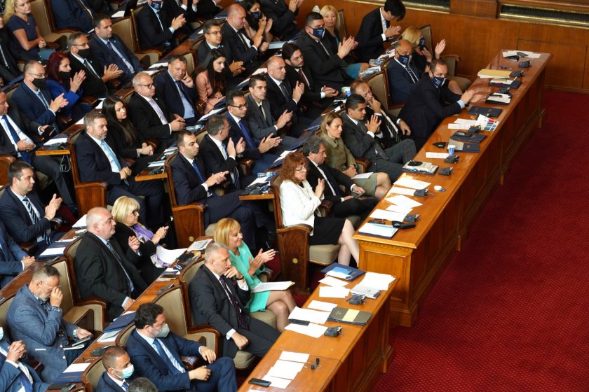Скандал в парламента след като председателстващата заседанието Росица Кирова от