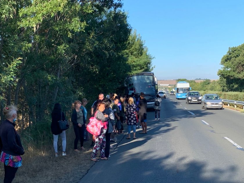 Автобус, пътуващ към бургаския квартал Сарафово, е аварирал тази сутрин