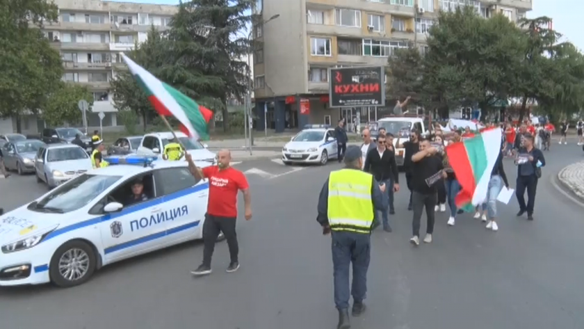 Собственици и работещи в заведения в Кърджали протестираха днес с