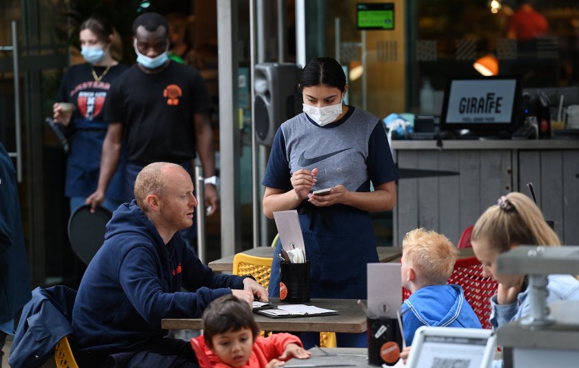 Властите в Обединеното кралство няма да въведат паспорти в Англия