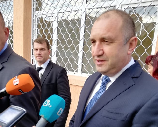 Президентът Румен Радев заяви, че е готов със състава на