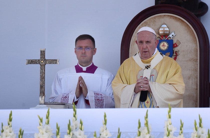 Папа Франциск е на посещение в Унгария и Словакия -