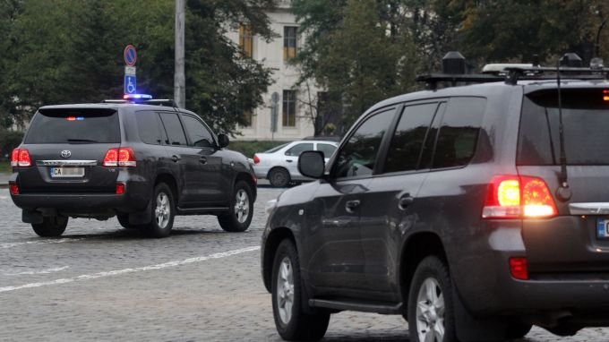 Автомобил на НСО е катастрофирал в района на Спортната палата