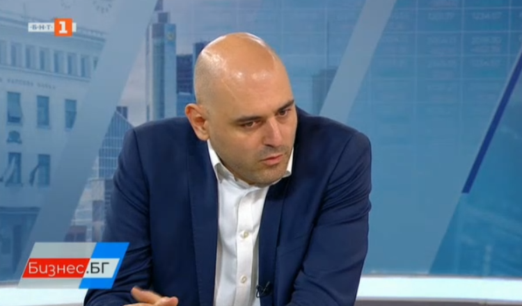 Няколко месеца ни трябваха, за да повдигнем завесата, колко е