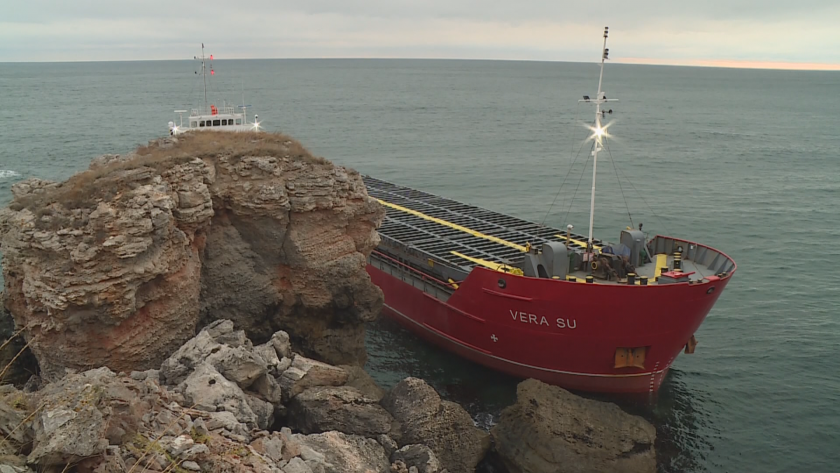 Няма опасност от разлив на гориво от заседналия край Яйлата кораб