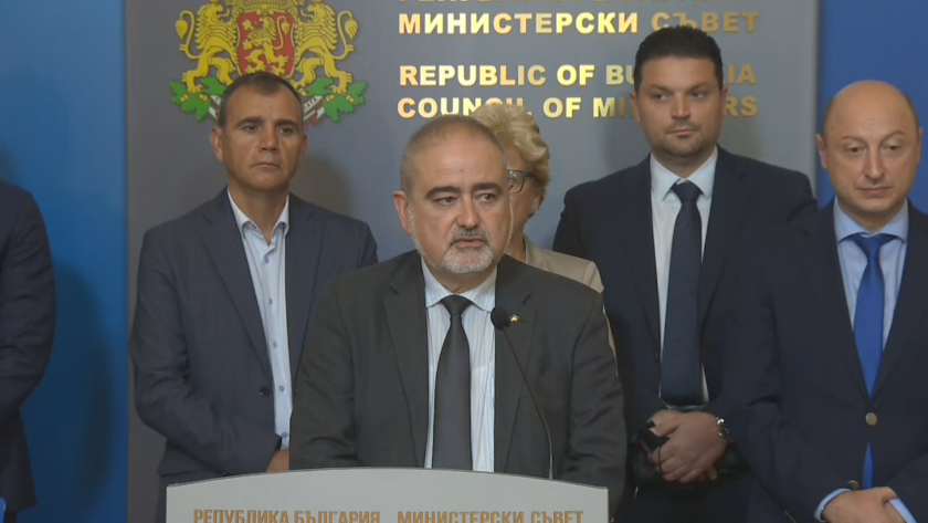 Премиерът Стефан Янев разговаря с ръководството на браншова камара Пътища.