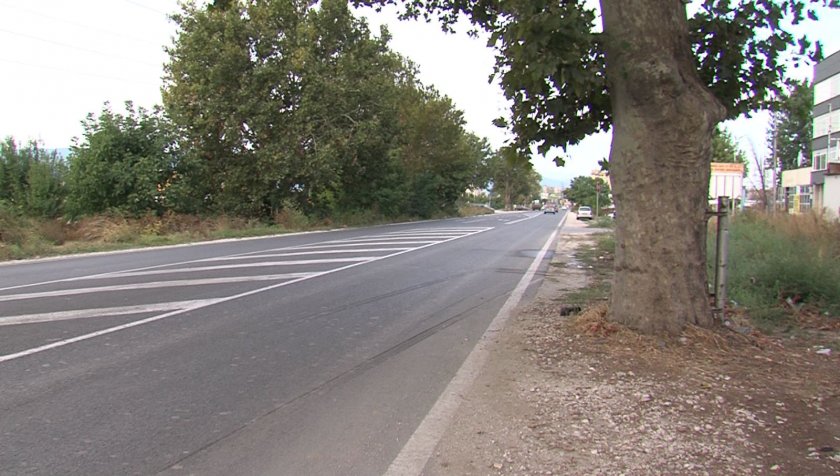 Кола блъсна и уби на място пешеходец в Пазарджик