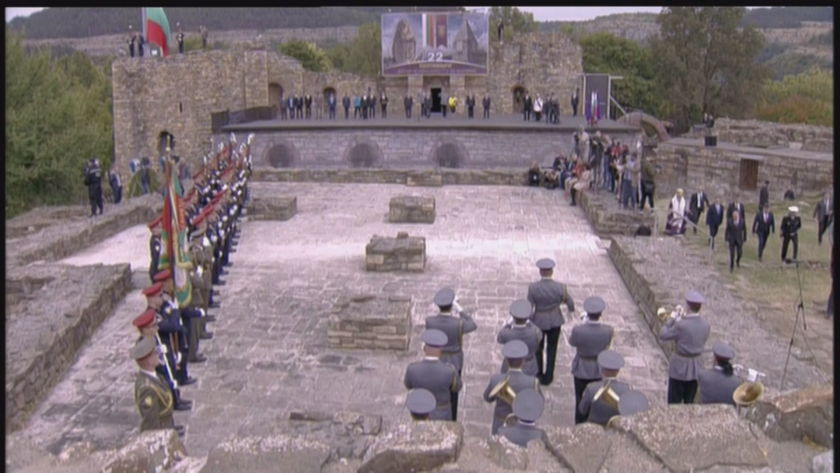 България чества 113 години от обявяване на независимостта на страната.