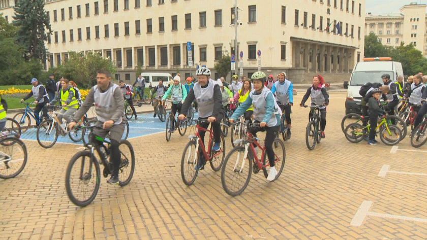 Световният ден без автомобили беше отбелязан с велопоход в София.Десетки