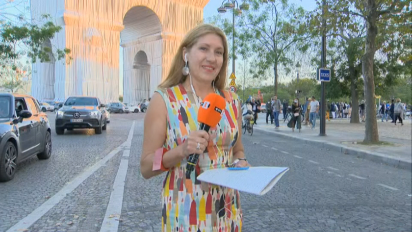 Утре опакованата Триумфална арка на Кристо и Жан-Клод ще се