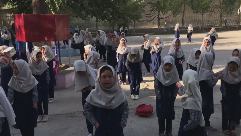 Талибаните забраниха на момичетата да ходят на училище
