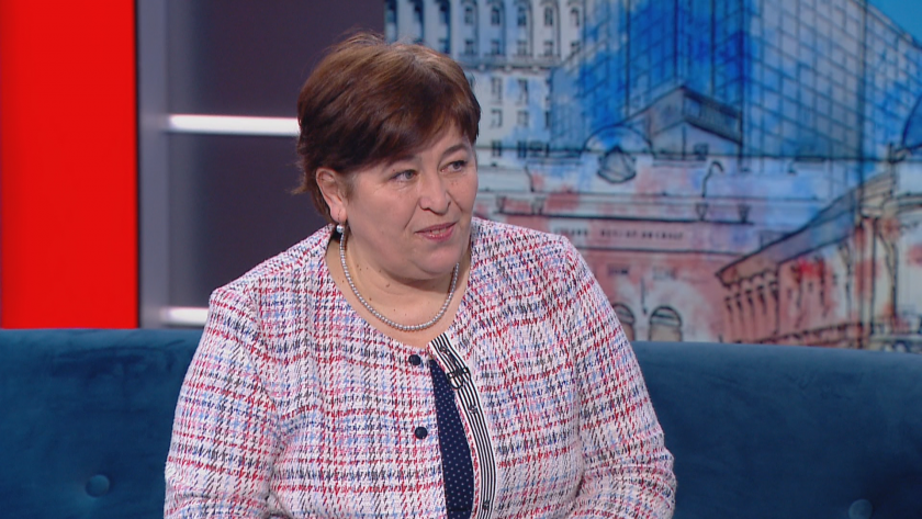 Най-късно до утре ситуацията със заседналия кораб ще бъде овладяна.