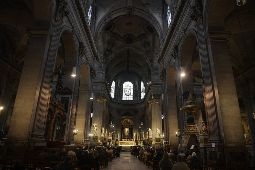 330 000 жертви сексуално насилие франция средите католическата църква