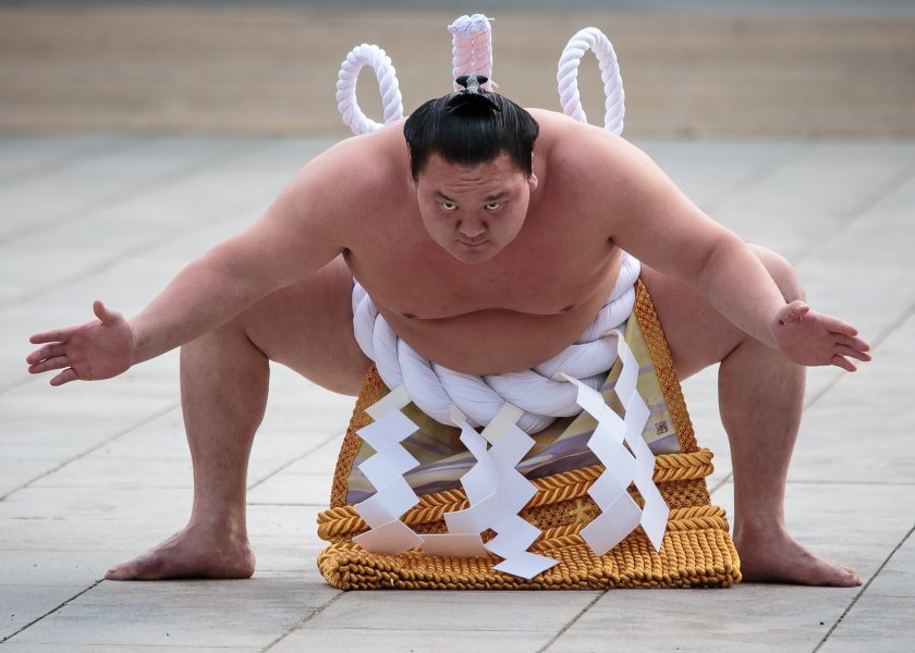 Най-великият сумо шампион прекрати кариерата си