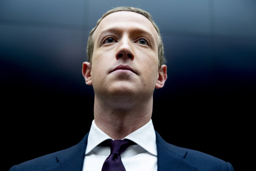 Изпълнителният директор на Фейсбук Марк Зукърбърг се извини на потребителите