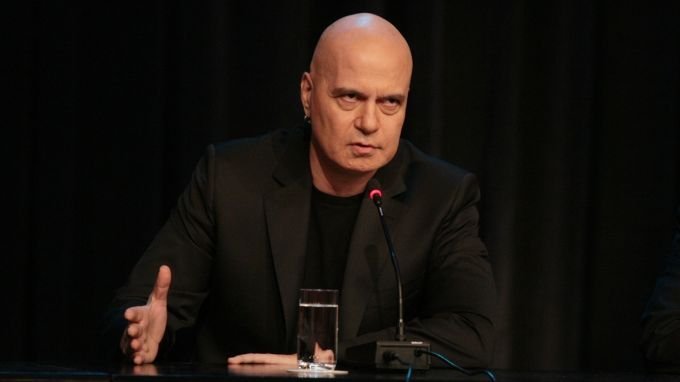 Слави Трифонов: Българският политически живот е отражение на самите нас