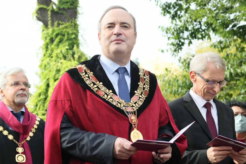 Инициативен комитет с председател Радомир Чолаков ще представи официално номинацията