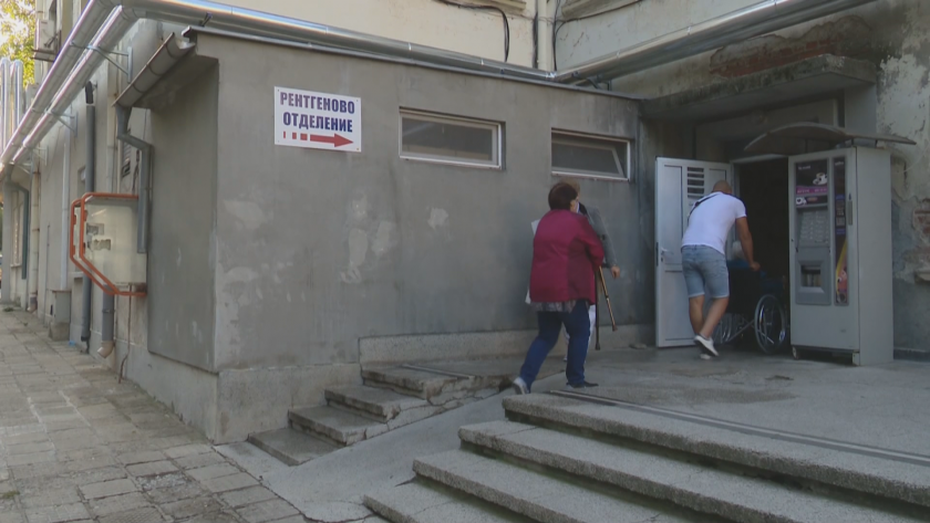 В рентгенологията на болницата в Ямбол не отделят пациентите с COVID-19