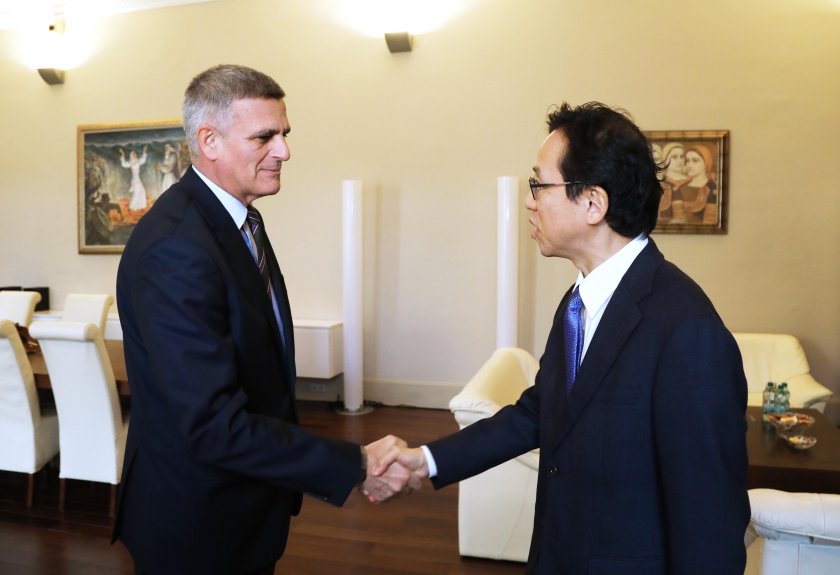 премиерът японският посланик обсъдиха двустранното сътрудничество