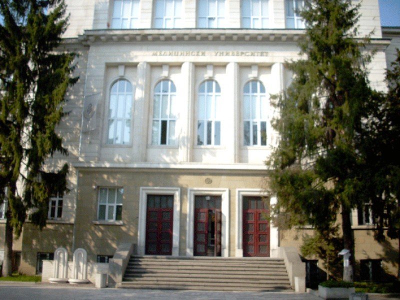 Голям пожар гори в Медицинския университет в Плевен.Кадри и снимки