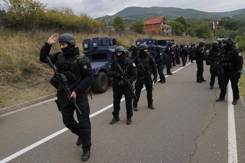 сръбската армия два километра граничен пункт косово