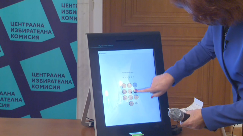 ЦИК направиха демонстрация как ще се гласува с машина на