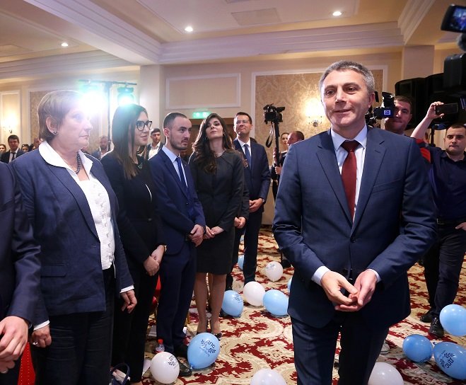 Лидерът на ДПС Мустафа Карадайъ и евродепутатът Искра Михайлова са