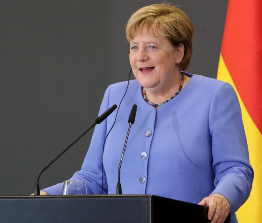 Докато в Германия текат преговори за съставяне на правителство, канцлерът
