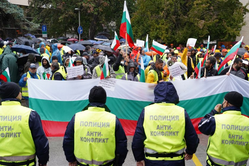 Продължава третият национален протест на Браншова камара Пътища. Протестът започна