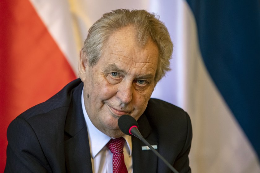 чешкият президент милош земан остава интензивно отделение