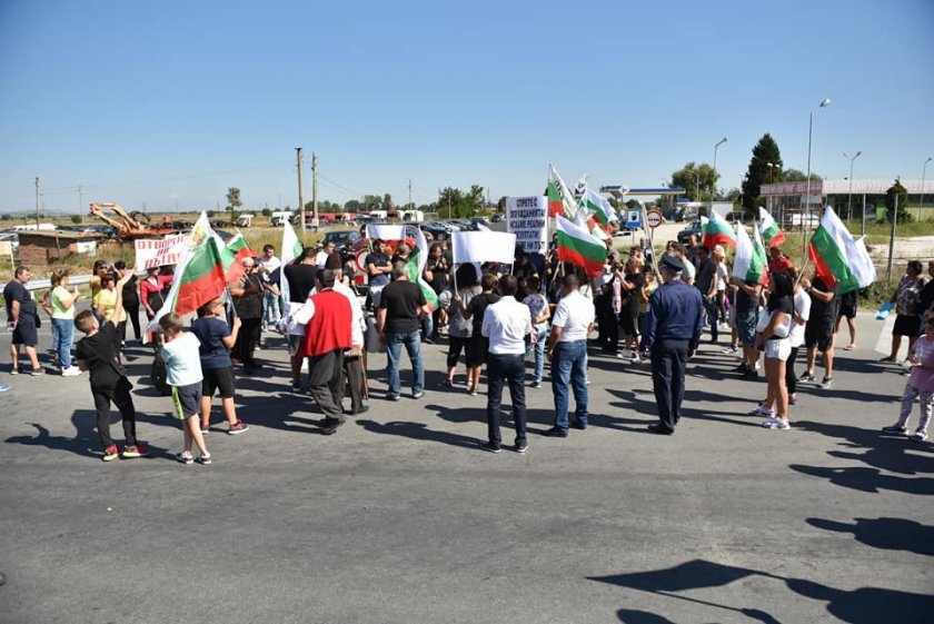 В 12.00 ч. жителите на няколко населени места от община