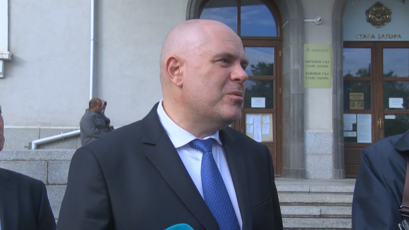 Главният прокурор се срещна с близките на пострадалите при катастрофата