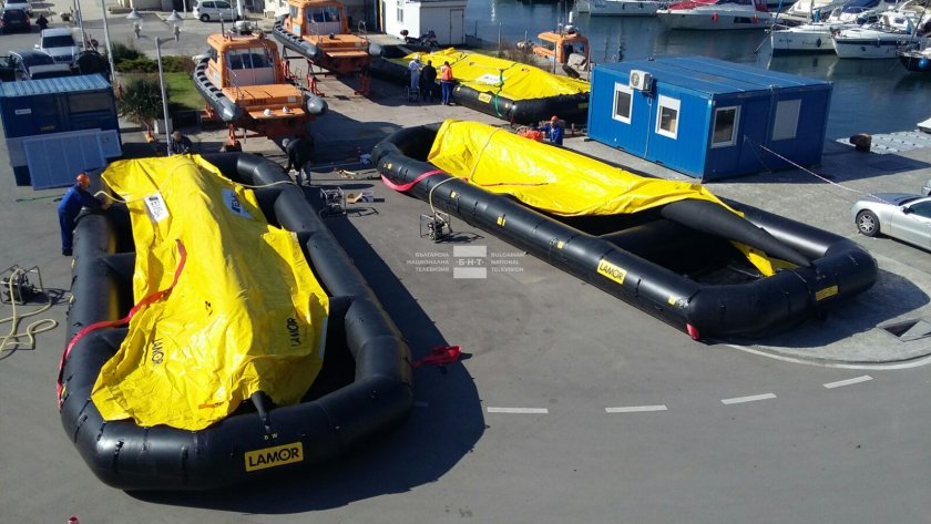 Днес трябва да започне разтоварването на заседналия край Камен бряг