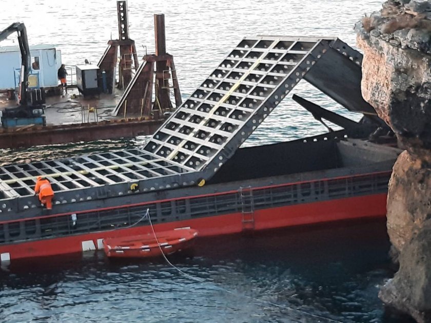 Нова пробойна в корпуса на кораба Вера Су затруднява разтоварването