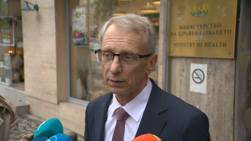 Протестиращи срещу зеления сертификат нападнаха служебния министър на образованието проф.