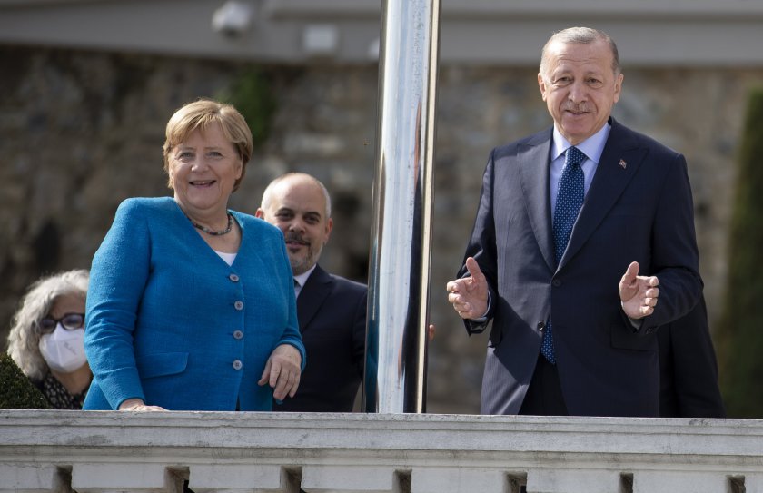 прощалната обиколка меркел продължава турция