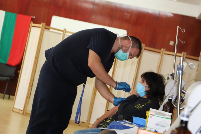 214 души се ваксинираха през днешния съботен ден във Военномедицинска
