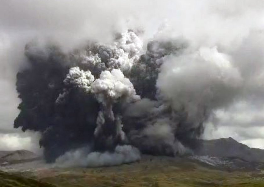 изригна един големите вулкани япония