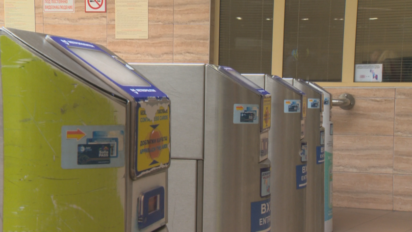 Какви са условията за пътуване с банкова карта в метрото?