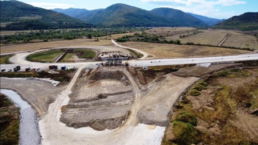 Авансово преведени пари, липса на разрешителни за строеж и дори