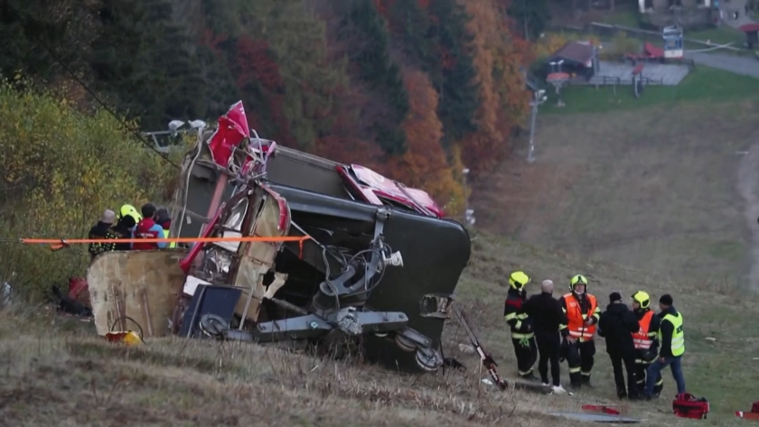 Един човек загина при падане на кабинков лифт в Чехия.