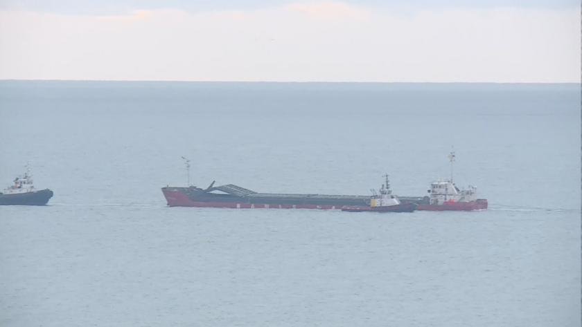 Корабът Вера Су вече е във Варненския залив.Репортер: Деян Михайлов